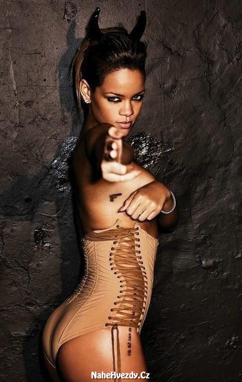 Nahá Rihanna. Fotka - 14